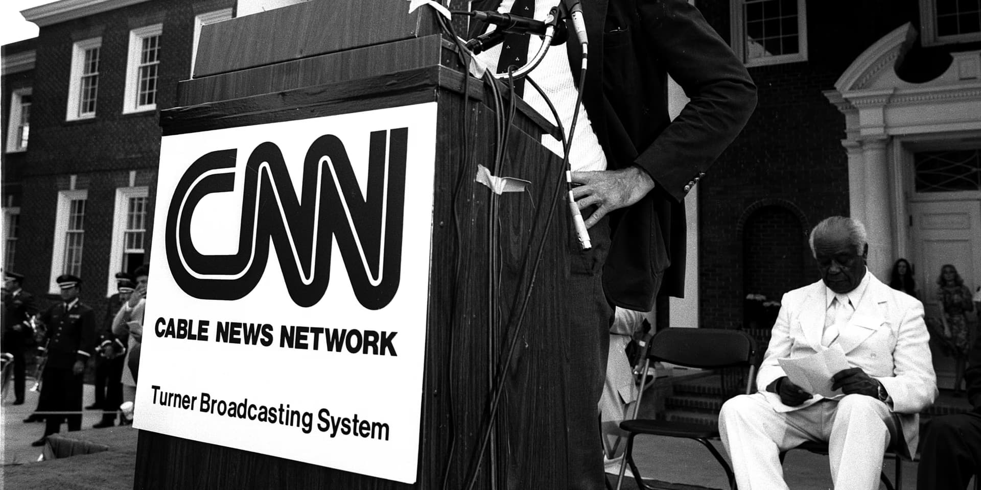 Η στιγμή που το 24ωρο ενημερωτικό μοντέλο – CNN κάνει πρεμιέρα
